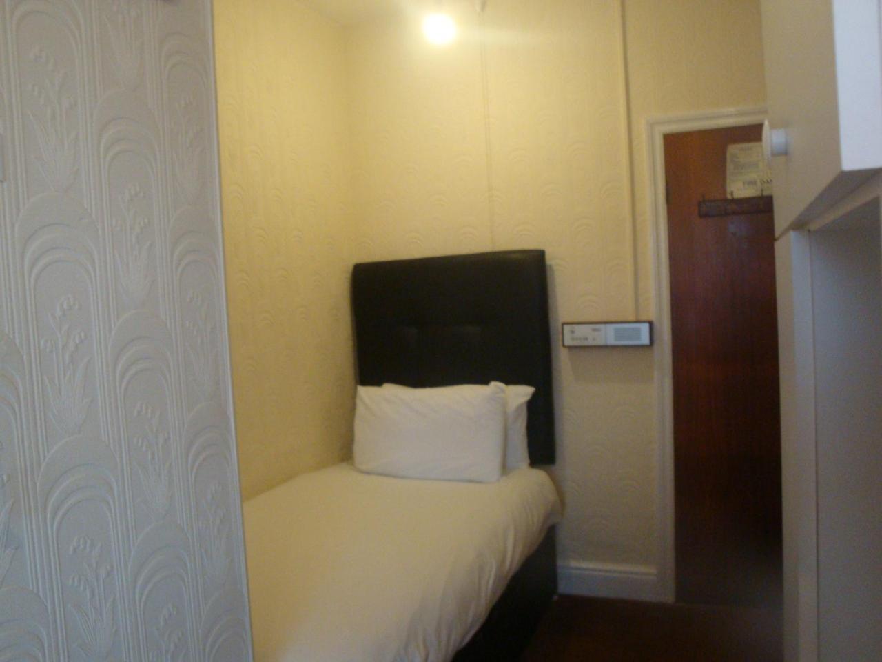 The Sandhurst 2* Blackpool