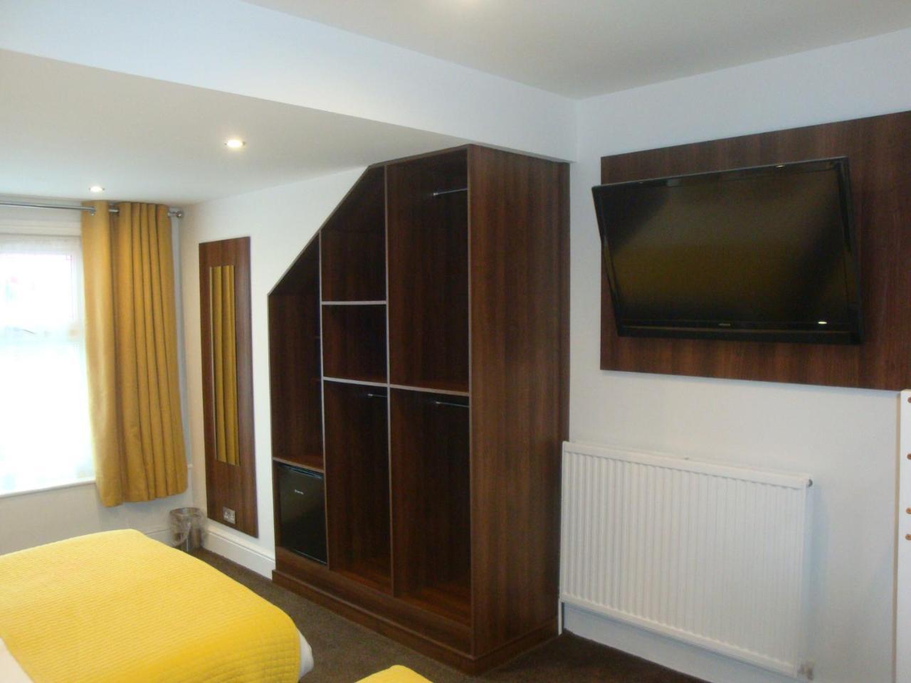 Hotel The Sandhurst 2*